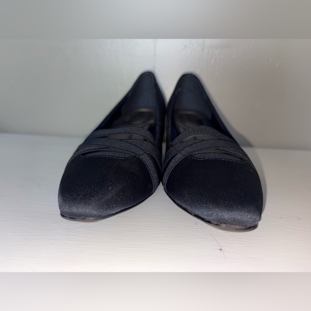 Classic Navy Pointed-Toe Kitten Heel Pumps - Picture 3 of 7
